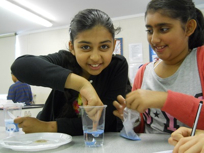Girls Experimenting with Mars Sand in the Thinkers in Education Workshop